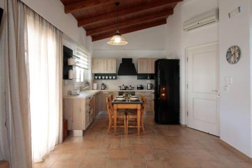 Naxos Chalkion Beautiful Detsis House with jacuzzi in Chalkio