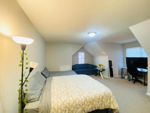 Private room & bathroom close to Downtown Raleigh in Raleigh, USA