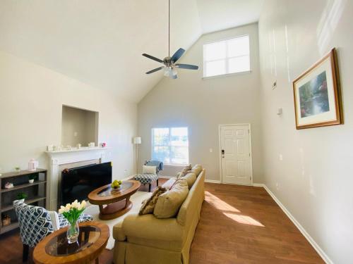 Private room & bathroom close to Downtown Raleigh in Raleigh, USA