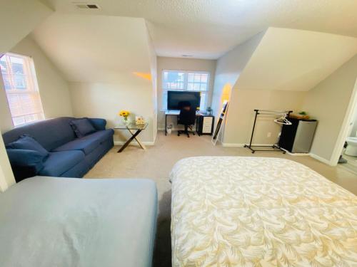 Private room & bathroom close to Downtown Raleigh in Raleigh, USA