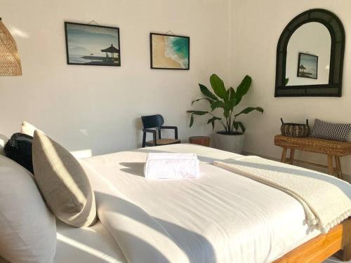 Stylish Digital Nomad Villa with Ensuite Workspaces, Bali