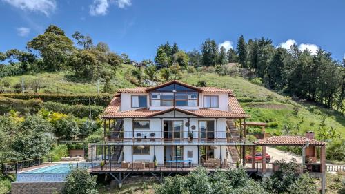 Las Palmas Luxury Villa El Peñol - Guatapé