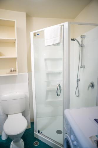 King or Twin One-Bedroom Apartment image 7