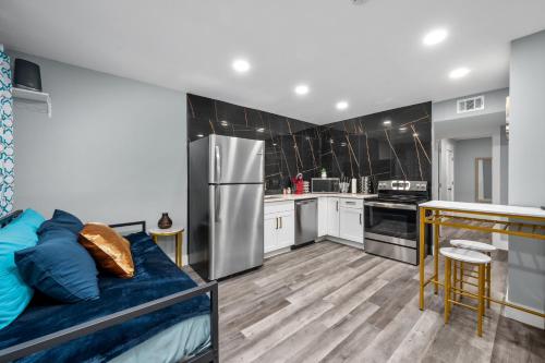 Warm Heights 2BR with Pool & Free Parking near พิพิธภัณฑ์รถศิลปะ