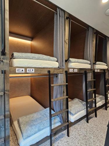 1 bunk bed