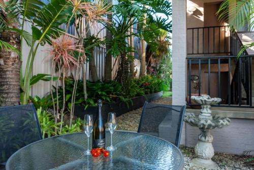 สวน, Pigeon House Motor Inn in อัลลาดัลลา