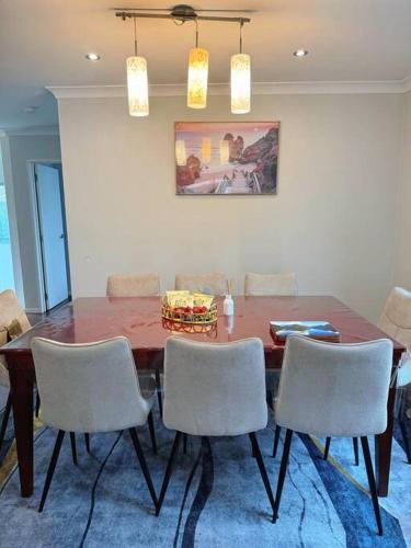 Fasilitas, Hillsborough Spacious 3BR with Ensuite -12mins frm Airport in Gunung Roskill
