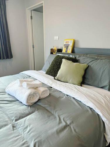 Hillsborough Spacious 3BR with Ensuite -12mins frm Airport