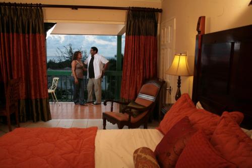 Guestroom, Cardiff Hotel & Spa in Runaway Bay