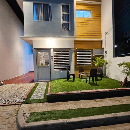 Transient Rooms near Davao Airport by Lemonique near Francisco Bangoy International Airport