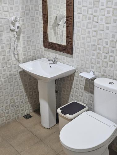 Bathroom, Rinjani Trekking Center in Senaru