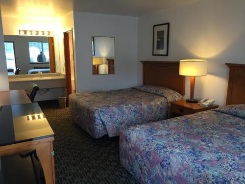 Sunshine Motel - image 9