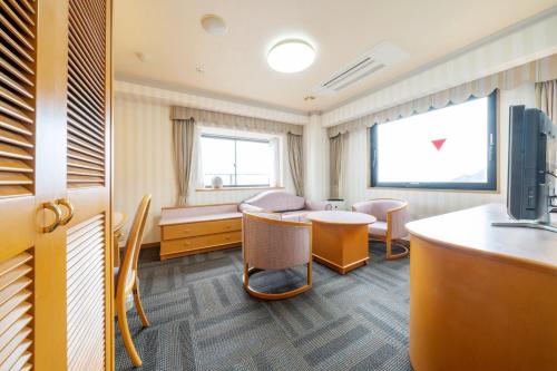room detail thumbnail 2