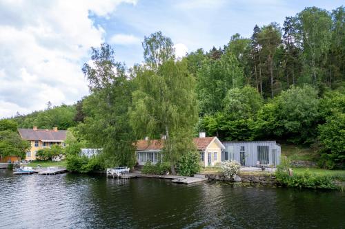Beautiful luxury family home surrounded by nature and water and only 15 minutes from city center, Stockholm (fotografie 3)