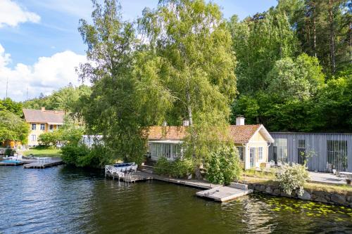 Beautiful luxury family home surrounded by nature and water and only 15 minutes from city center, Stockholm (fotografie 6)
