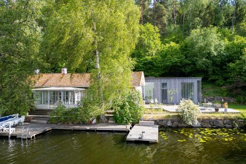 Beautiful luxury family home surrounded by nature and water and only 15 minutes from city center, Stockholm (fotografie 10)