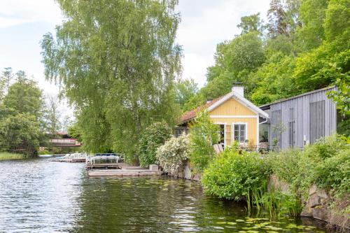 Beautiful luxury family home surrounded by nature and water and only 15 minutes from city center, Stockholm (fotografie 8)