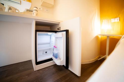 Double Room image 10