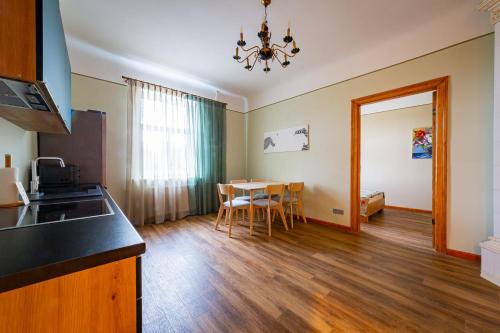 Just Renovated Stories Apartment Free parking, Riga