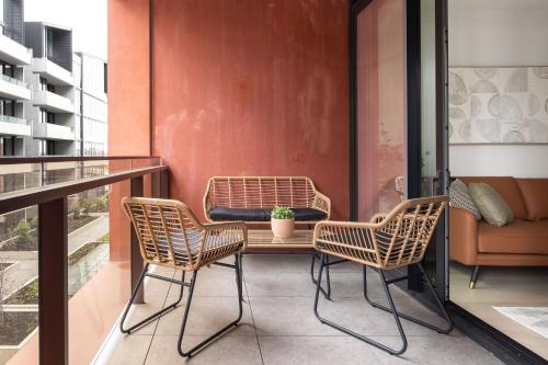 One-Bedroom Apartment with Study image 3