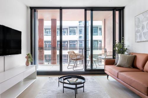 One-Bedroom Apartment with Study image 9
