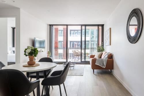 One-Bedroom Apartment with Study image 7