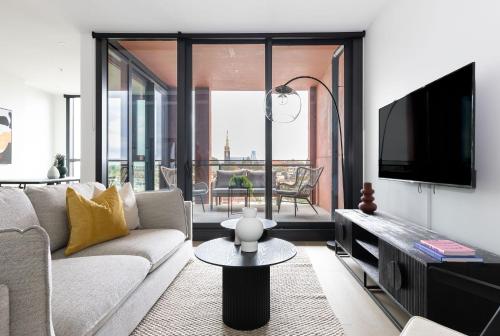 Three-Bedroom Apartment room in Richmond Apartments with Urban Rest