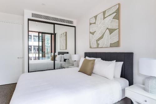 One-Bedroom Apartment with Study image 5