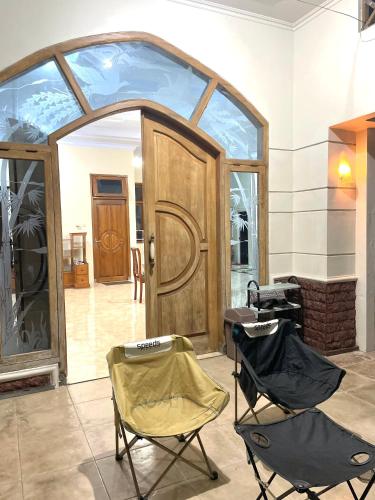 Viesnīcas āriene, 3m² 2 guļamistaba, 2 privāta vannas istaba Māja Tegalrejo
 (HARMONI GUEST HOUSE tumpak sewu) in Lumadžanga