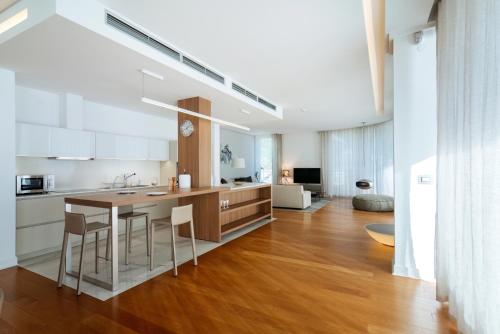 Fasilitas, Luxury Waterfront Villa at Dukly Gardens in Zavala