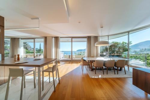 Lingkungan sekitar, Luxury Waterfront Villa at Dukly Gardens in Zavala