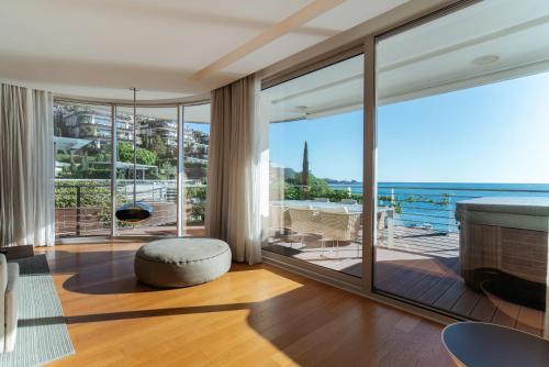 Pemandangan, Luxury Waterfront Villa at Dukly Gardens in Zavala