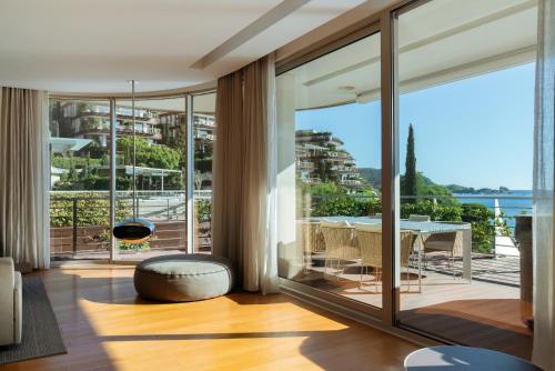 Pemandangan, Luxury Waterfront Villa at Dukly Gardens in Zavala