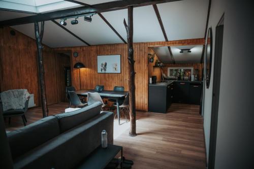 Спільний лаунж/ТБ зона, Forest Cabin - 50min od Warszawy in Міньск-Мазовєцький