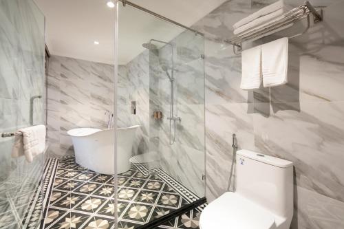 room detail thumbnail 2