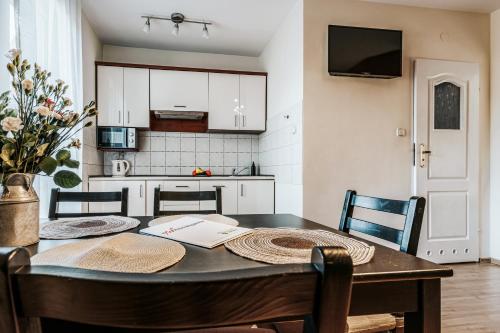 One-Bedroom Apartment image 5