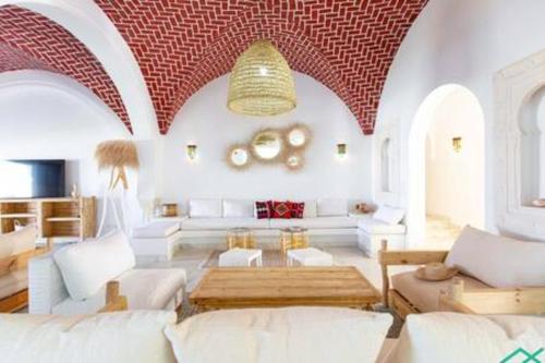 Iekārtas, Dar Barsha: Beach front white sand and happiness in Raf Raf