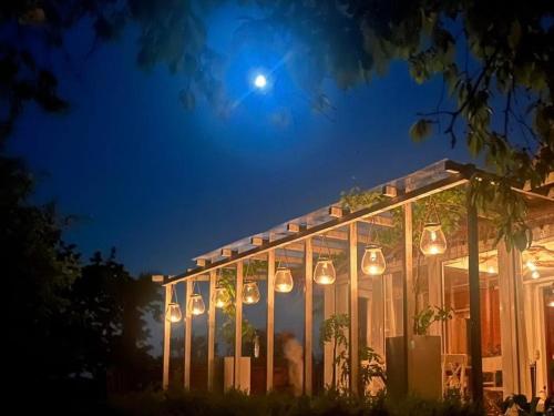 Restorāns, Buddhas Bed & Wellness - Retreat - FEEL GOOD FOOD - B&B- mit viel Herz für Körper Geist & Seele (Buddhas Bed & Wellness - Retreat - FEEL GOOD FOOD - B&B- mit viel Herz fur Korper Geist & Seele) in Nahrendorf