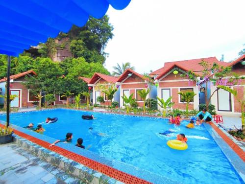 TRANG AN NATURAL MOUNTAINSIDE HOMESTAY