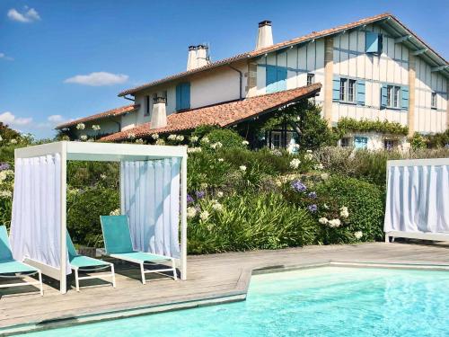MAISON PISCINE JARDIN CALME PROCHE BIARRITZ PLAGE et GOLFS