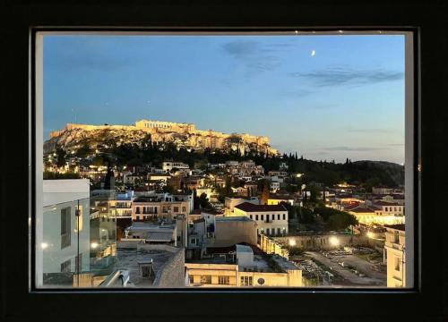 Monastiraki -Acropolis View Penthouse with Terrace, Ateny