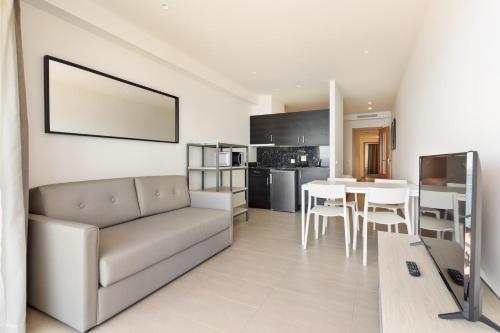 Apartment with Sea View image 4
