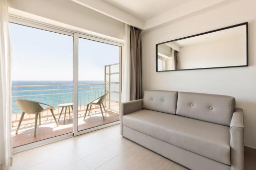 Apartment with Sea View image 8