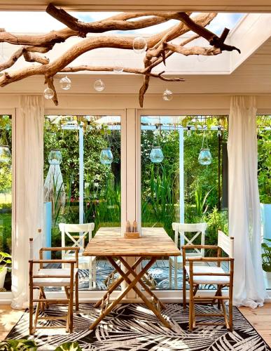 Restorāns, Buddhas Bed & Wellness - Retreat - FEEL GOOD FOOD - B&B- mit viel Herz für Körper Geist & Seele (Buddhas Bed & Wellness - Retreat - FEEL GOOD FOOD - B&B- mit viel Herz fur Korper Geist & Seele) in Nahrendorf