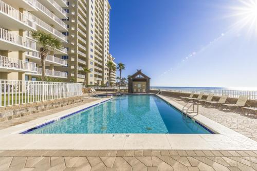 Romar Place Condos - 수영장