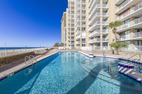 Romar Place Condos - 수영장