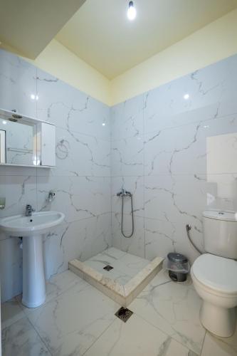 Rest Hour Hotel – Ksamil, OR