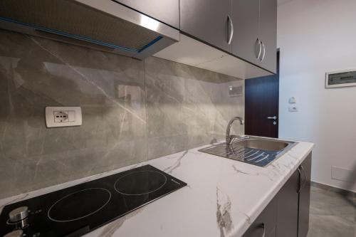 Rest Hour Hotel – Ksamil, OR