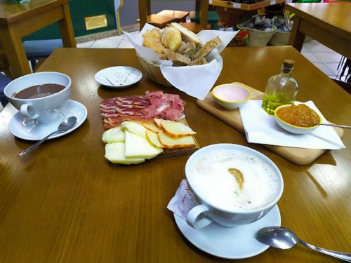 อาหารและเครื่องดื่ม, Encosta da Serra in ซาบูกุยโร