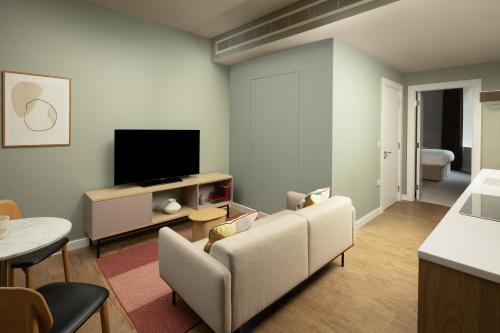 The Lincoln Suites - image 8